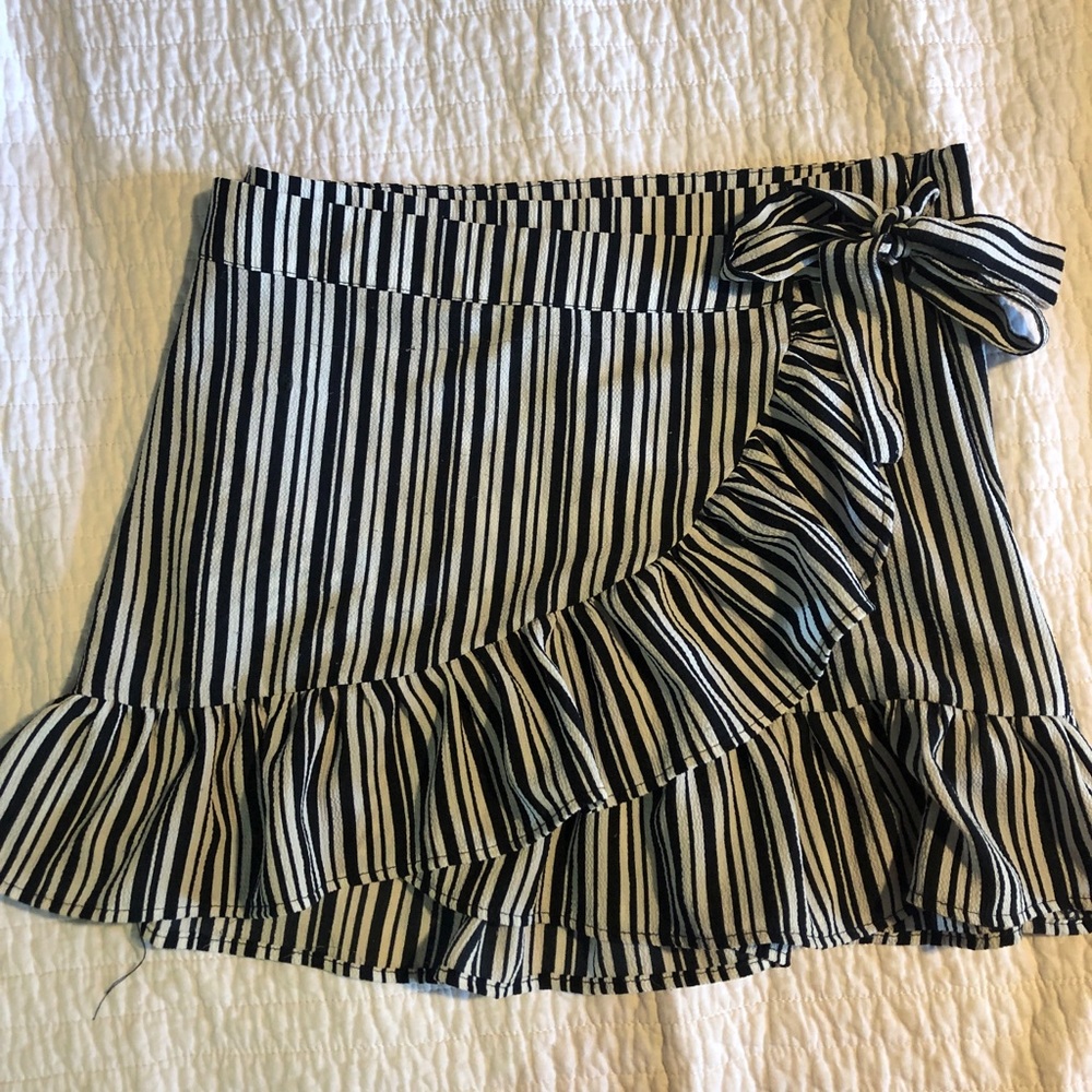 Black and white stripped skirts